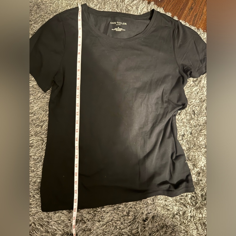 Ann Taylor black short sleeve T-shirt size small - Picture 5 of 5